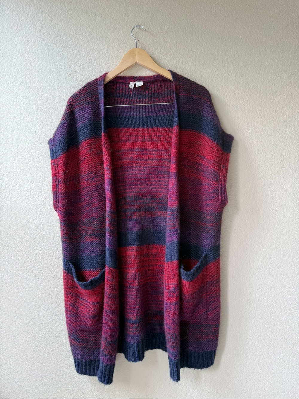 Moth Striped Open-Front Sleeveless Vest in Red and Navy